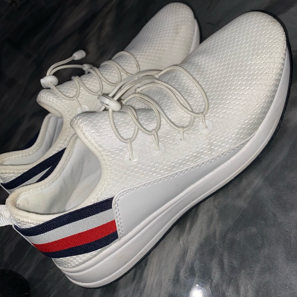 TOMMY HILFIGER WOMEN TENNIS SHOES